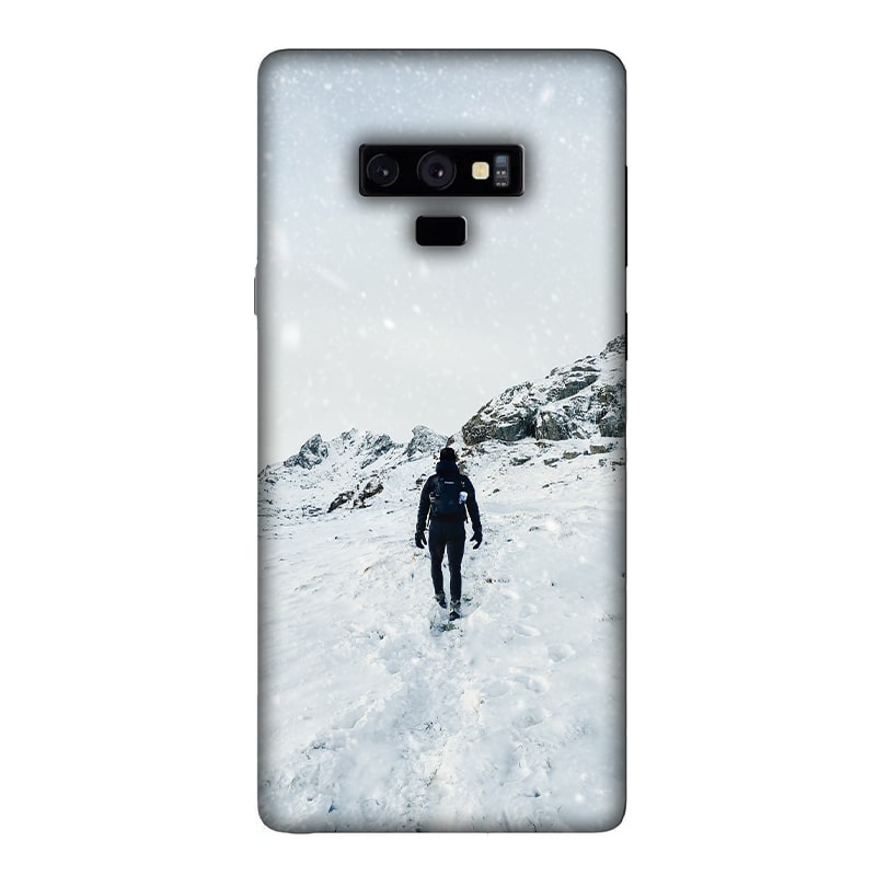 Trekker in Snow Samsung Galaxy Note 9 Mobile Cover