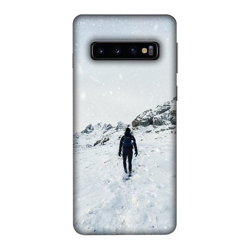 Trekker in Snow Samsung Galaxy S10 Mobile Cover